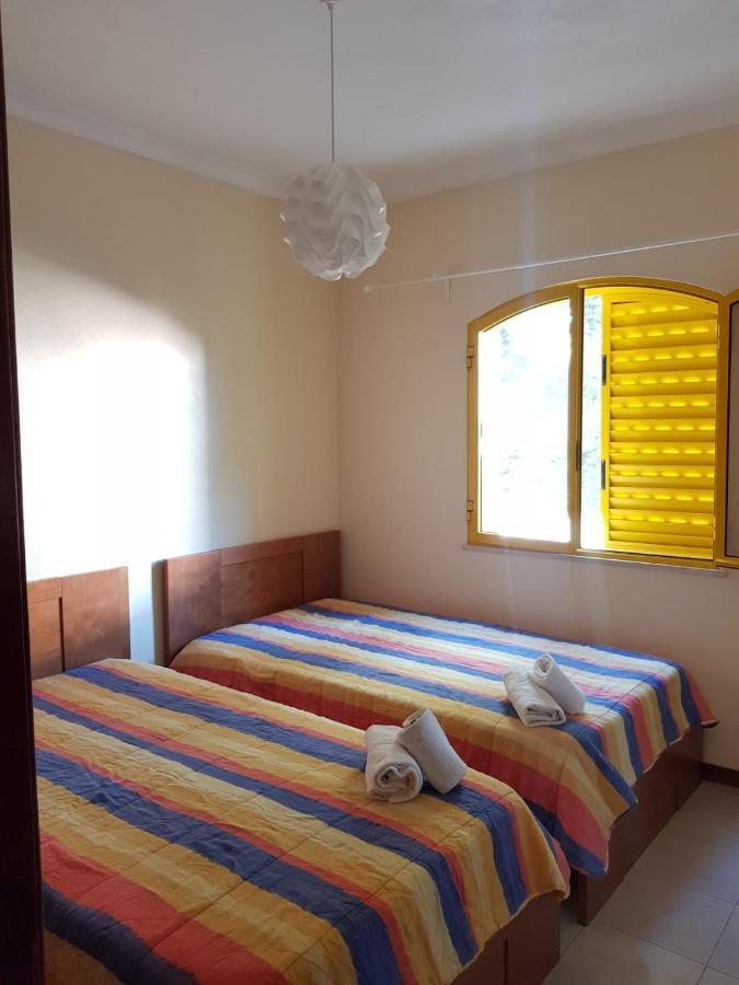 Gelbblau Falesia Albufeira Bagian luar foto